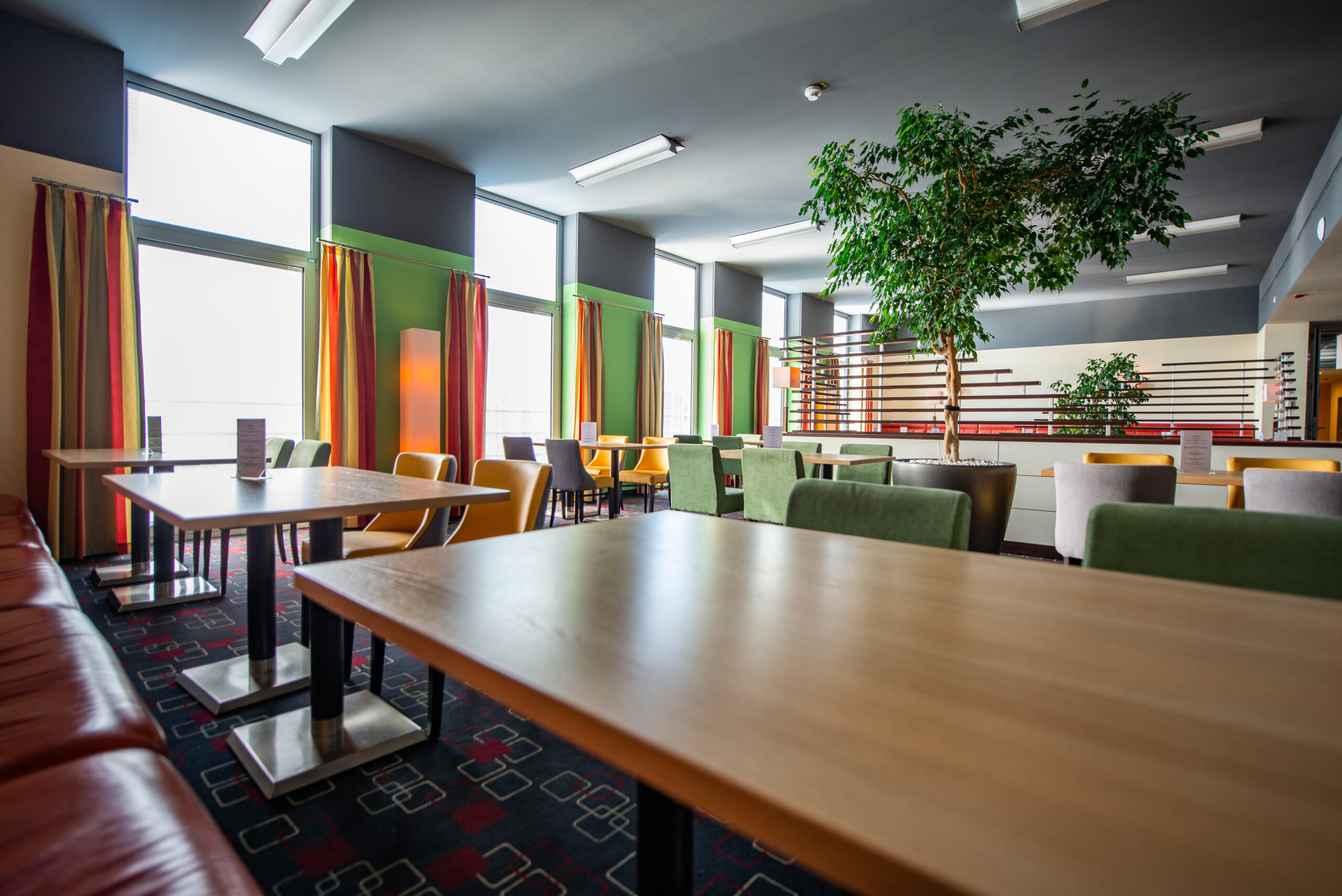 HotelzimmerStylische Hotelzimmer mit Loft-Charakter und Queen-Size-Betten sind unser Standard.